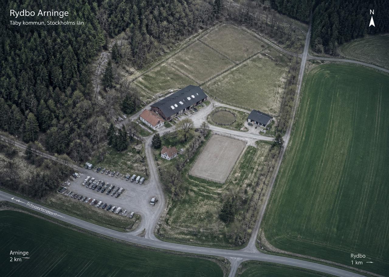 The farm near Rydbo and Arninge where the horse transport is collected